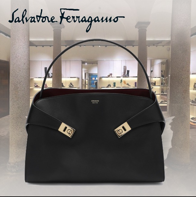 正規店買付【FERRAGAMO】ハグ ソフト L ショルダーバッグ