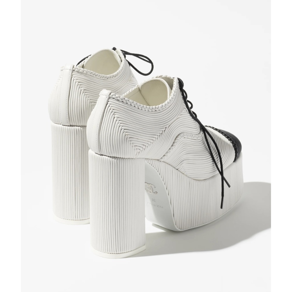 【モード感溢れるデザイン♡レースアップ】CHANEL パンプス モード感溢れるデザイン♡レースアップ】CHANEL パンプス
