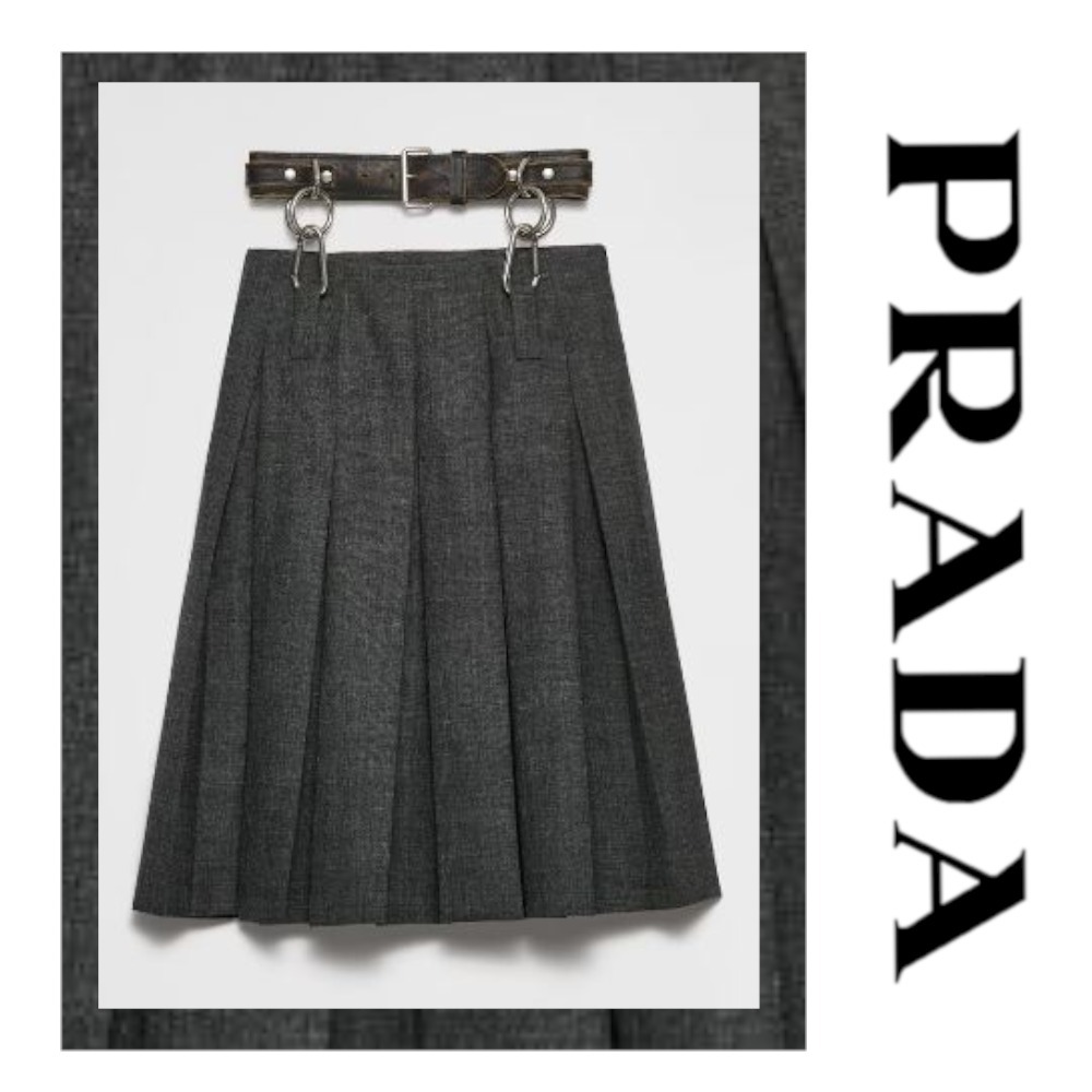 注目の新作♪【PRADA】まだら模様とベルトのプリーツスカート