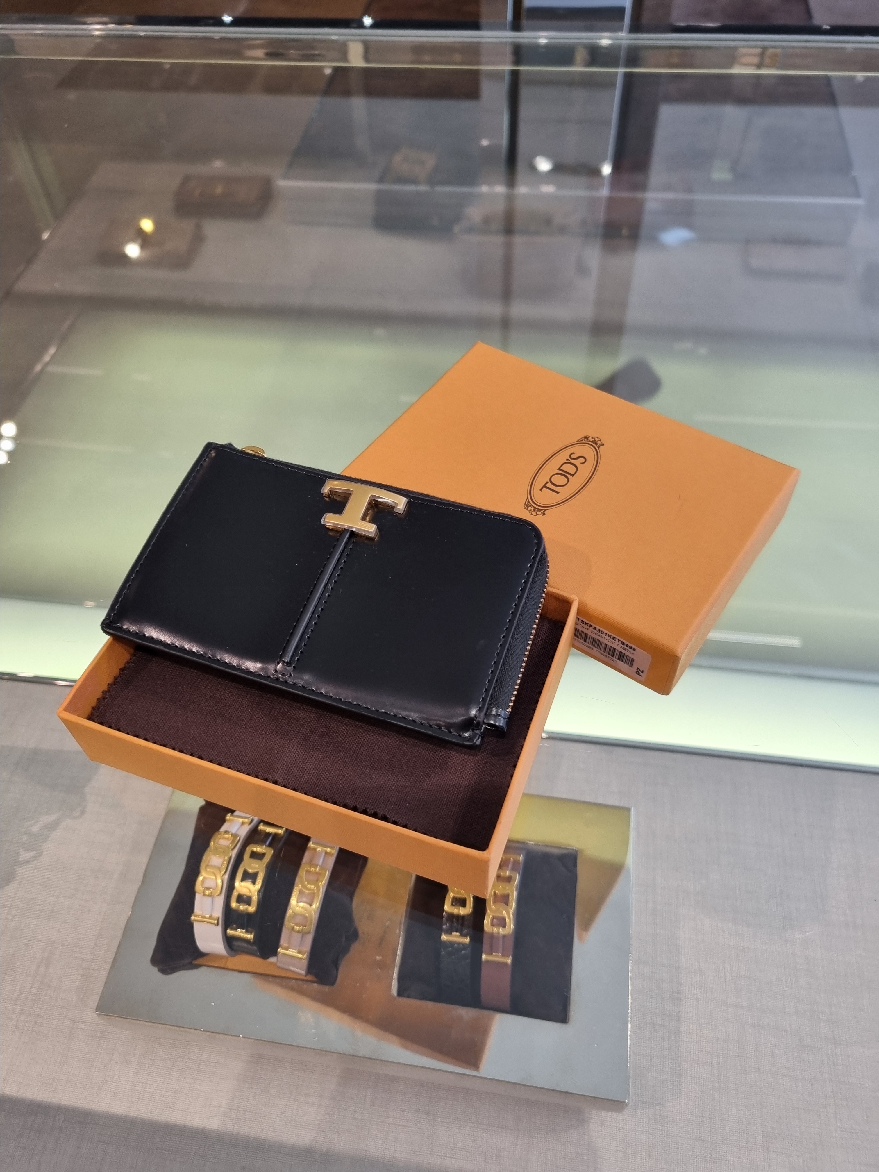 アウトレット直営店セール【TOD'S】Tタイムレス カード&小銭入れ