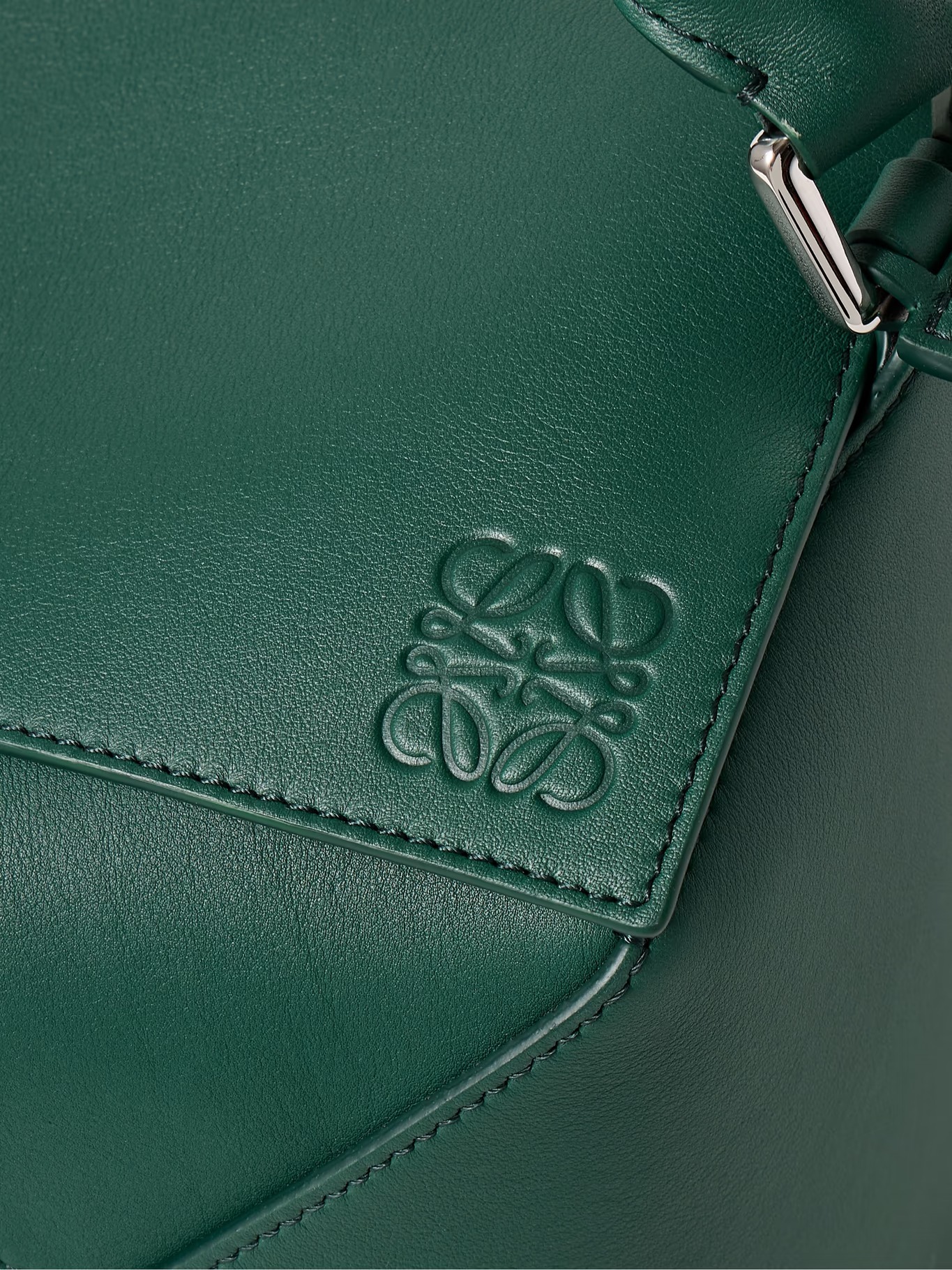 LOEWE メッセンジャーバッグ パズルエッジ ロゴデボスレザー