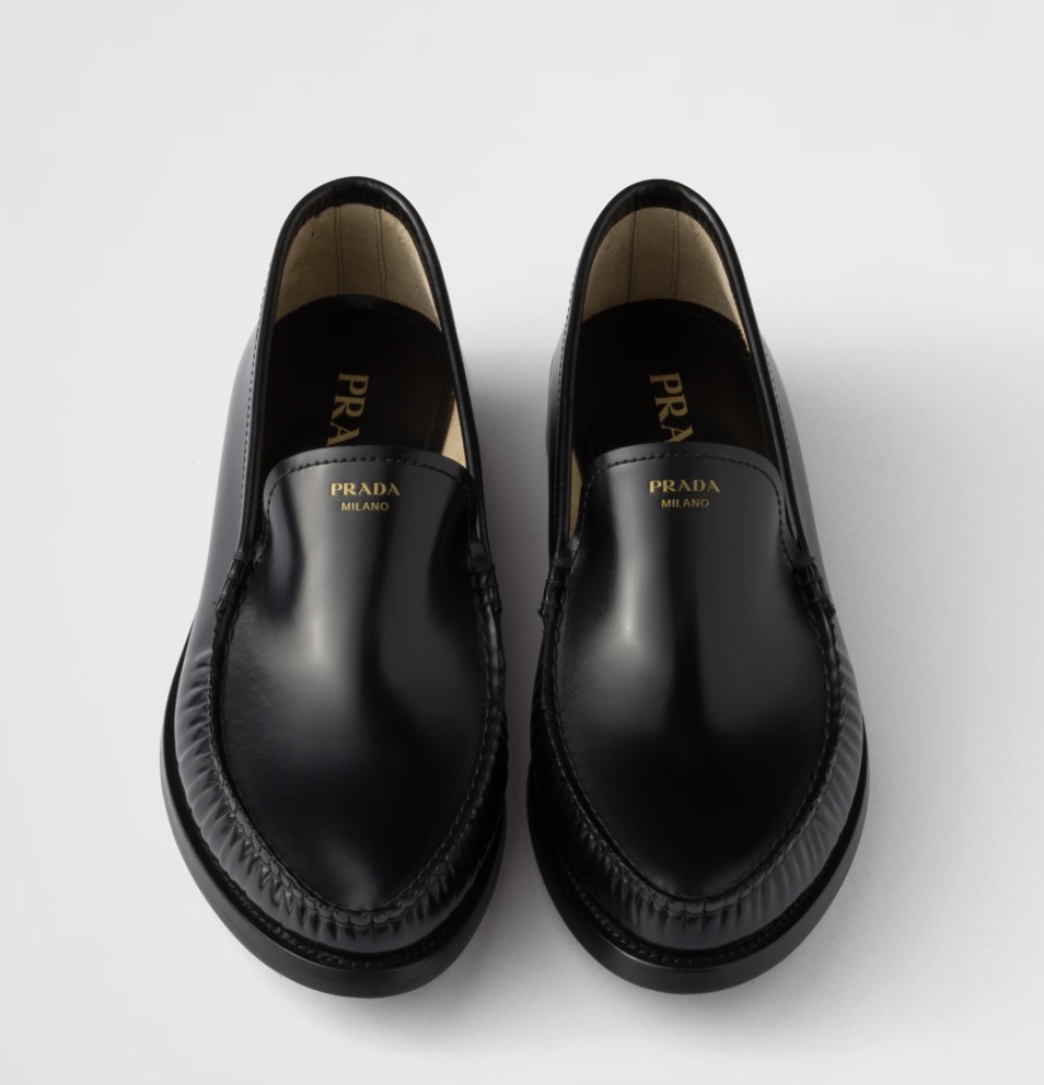 デイリーに履きたい《PRADA》ブラッシュドレザーローファー