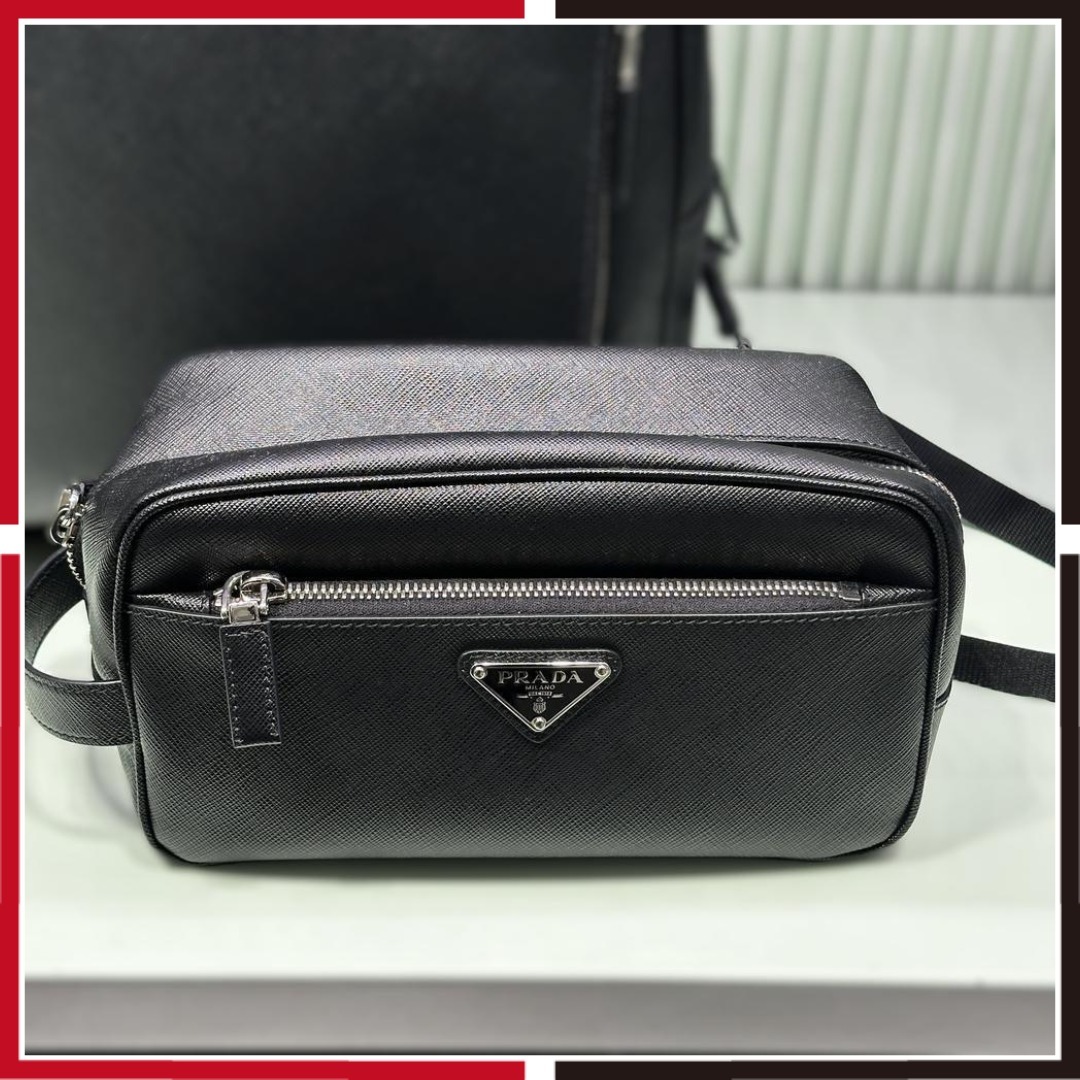 PRADA 洗練デザイン！ クラッチバッグ 黒 Leather Travel Pouch