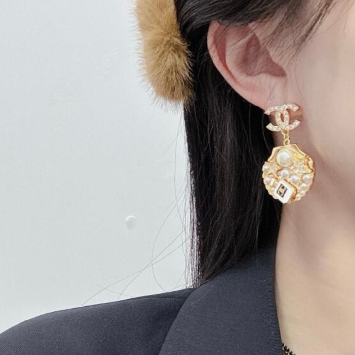 《貝殻がお洒落♡》CHANEL ストラスxパール イヤリング