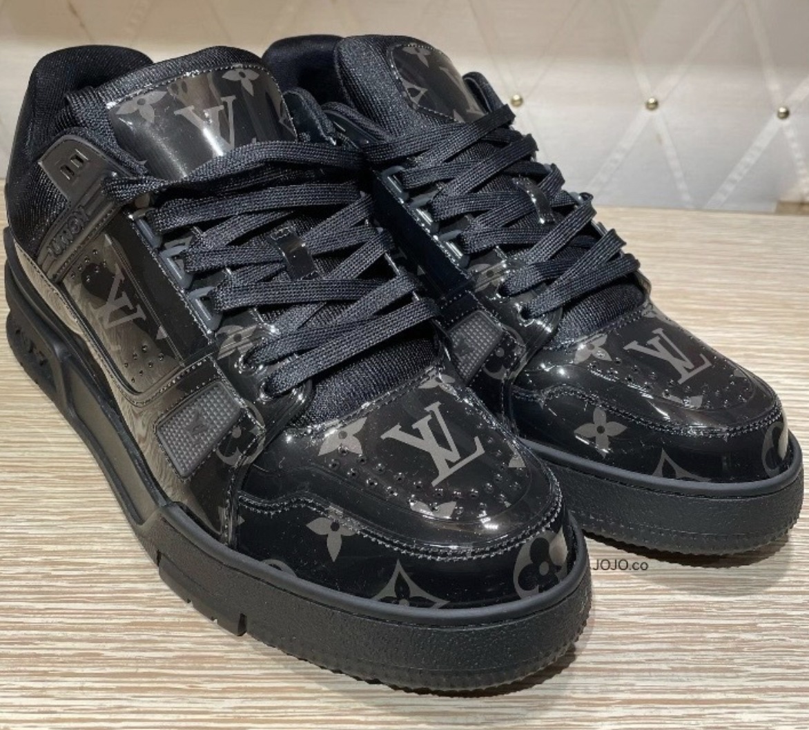 【可愛い色使い♪】Louis Vuitton★スニーカー ルイヴィトン ☆ カラフルなモノグラムがお洒落 スニーカー LV