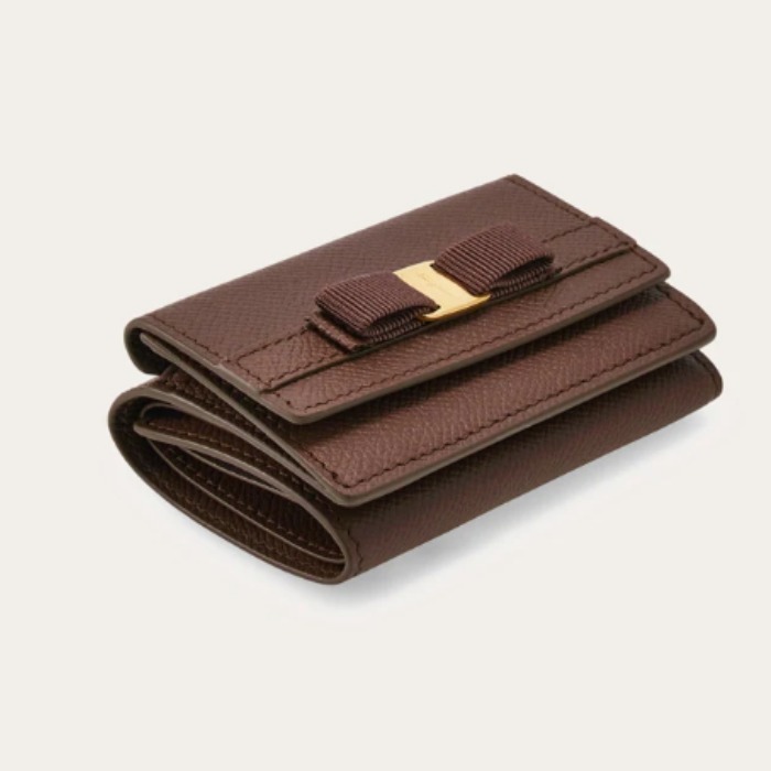 FERRAGAMO 日本限定商品 コンパクトウォレット 三つ折り財布 日本限定**FERRAGAMO**三つ折りコンパクトウォレット