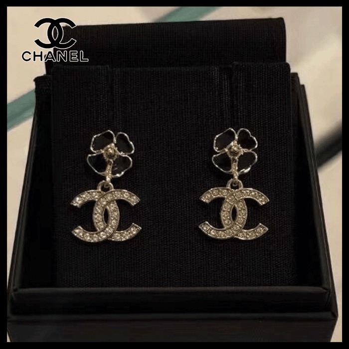 【25P☆クローバーとロゴがかわいい☆】CHANEL ピアス CCロゴ