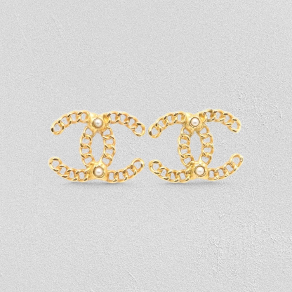 エレガントな輝き【CHANEL】25S ストラス CCロゴ ピアス エレガントな輝き【CHANEL】25S ストラス CCロゴ ピアス