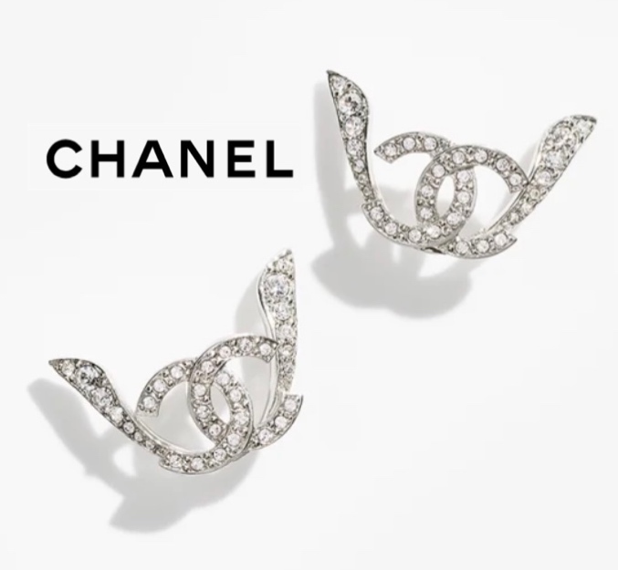 【羽のようなデザイン♪】CHANEL 25S ピアス CCマーク