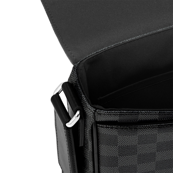 《LVロゴ★》Louis Vuitton ディストリクト PM ショルダーバッグ