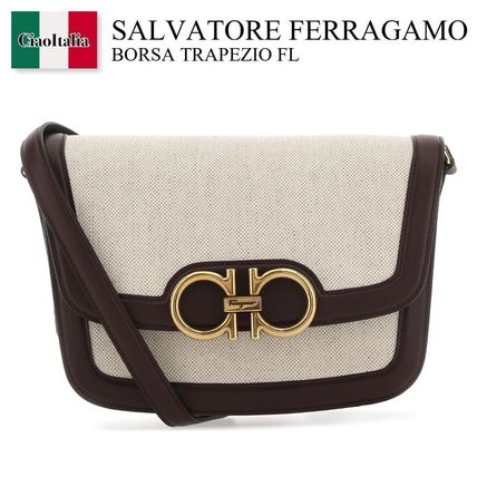 ホワイト（白）系 FERRAGAMO(フェラガモ) クラッチバッグ