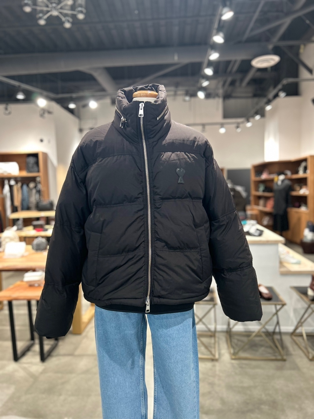 AMI PARIS｜ハートロゴ入り ダウンジャケット HJK403.PA0009