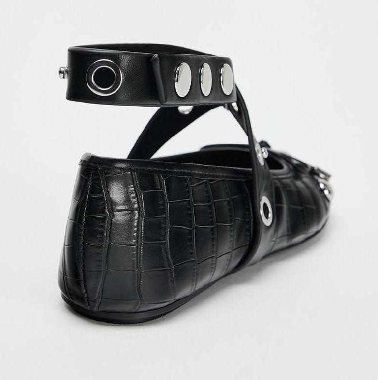 ☆ドイツ発*ZARA*新作*BOWスタッズバレエシューズ☆ ☆ドイツ発*ZARA*新作*BOWスタッズバレエシューズ☆ Ω バレエ