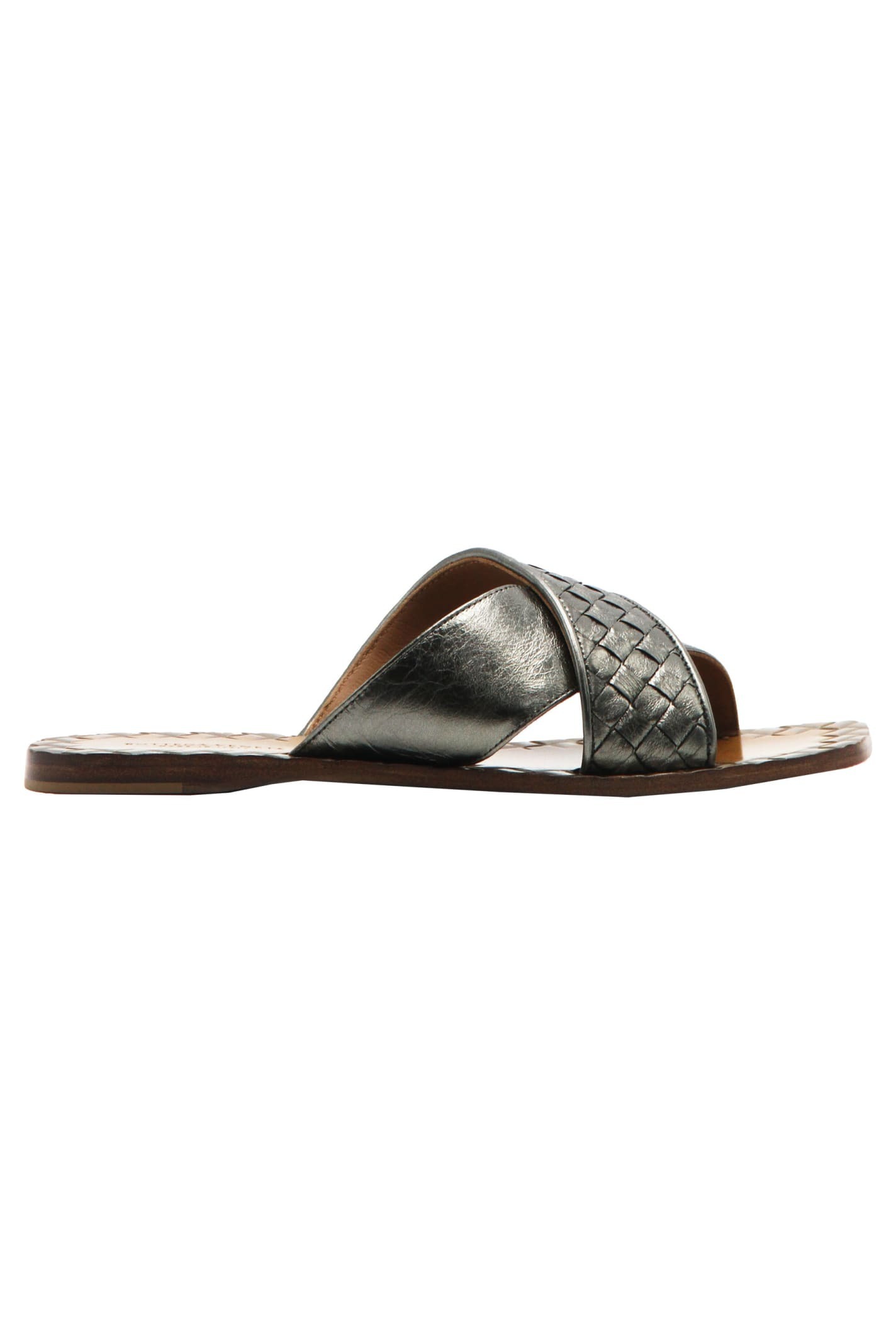 【送料&関税込】Bottega Veneta Leather Flat Sandals