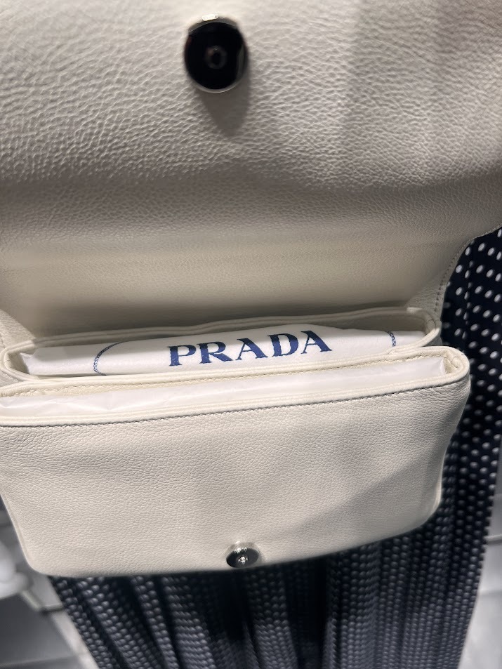 ♪直営アウトレット♪PRADA ショルダーバッグ 1BD144 2EBJ ♪直営アウトレット♪PRADA ショルダーバッグ 1BD144
