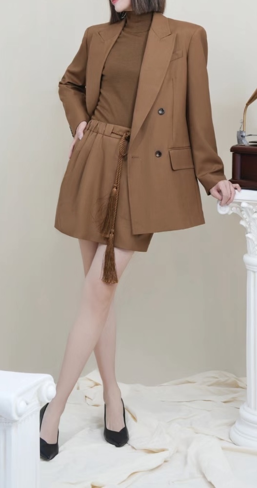 オーケージョンも普段使いも《Max Mara》