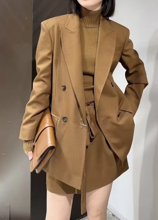 オーケージョンも普段使いも《Max Mara》