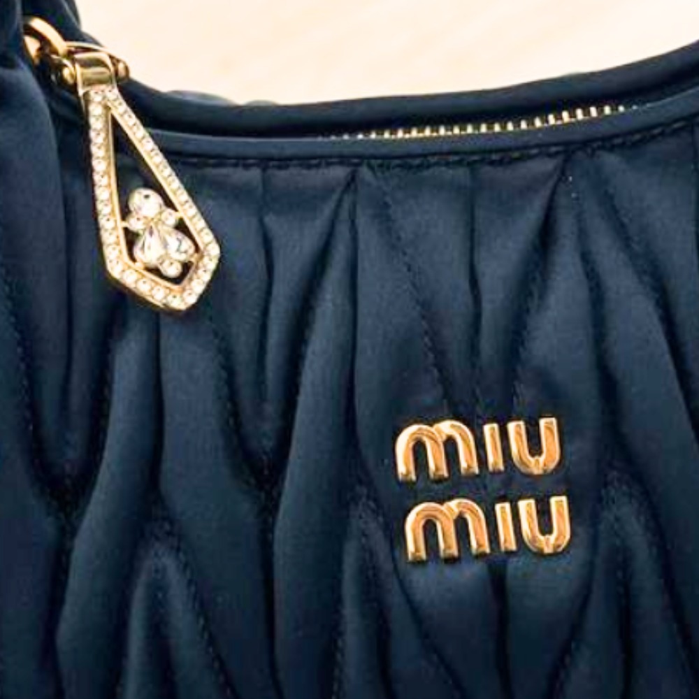 《上品》【MiuMiu】ワンダー マトラッセ サテン ミニバッグ