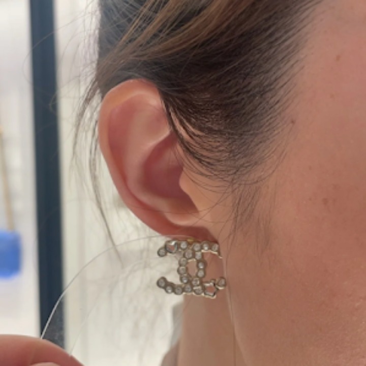 ビジューが可愛い♡☆》CHANEL CCロゴ ピアス