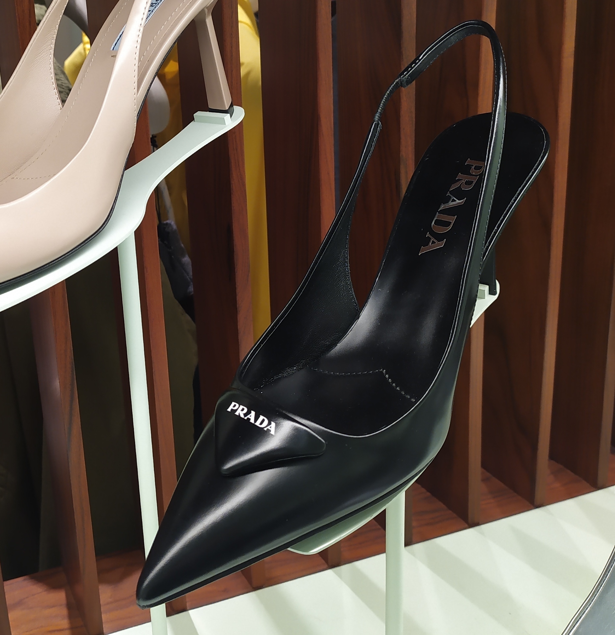 パリ直送!【PRADA】☆レザー スリングバックパンプス☆