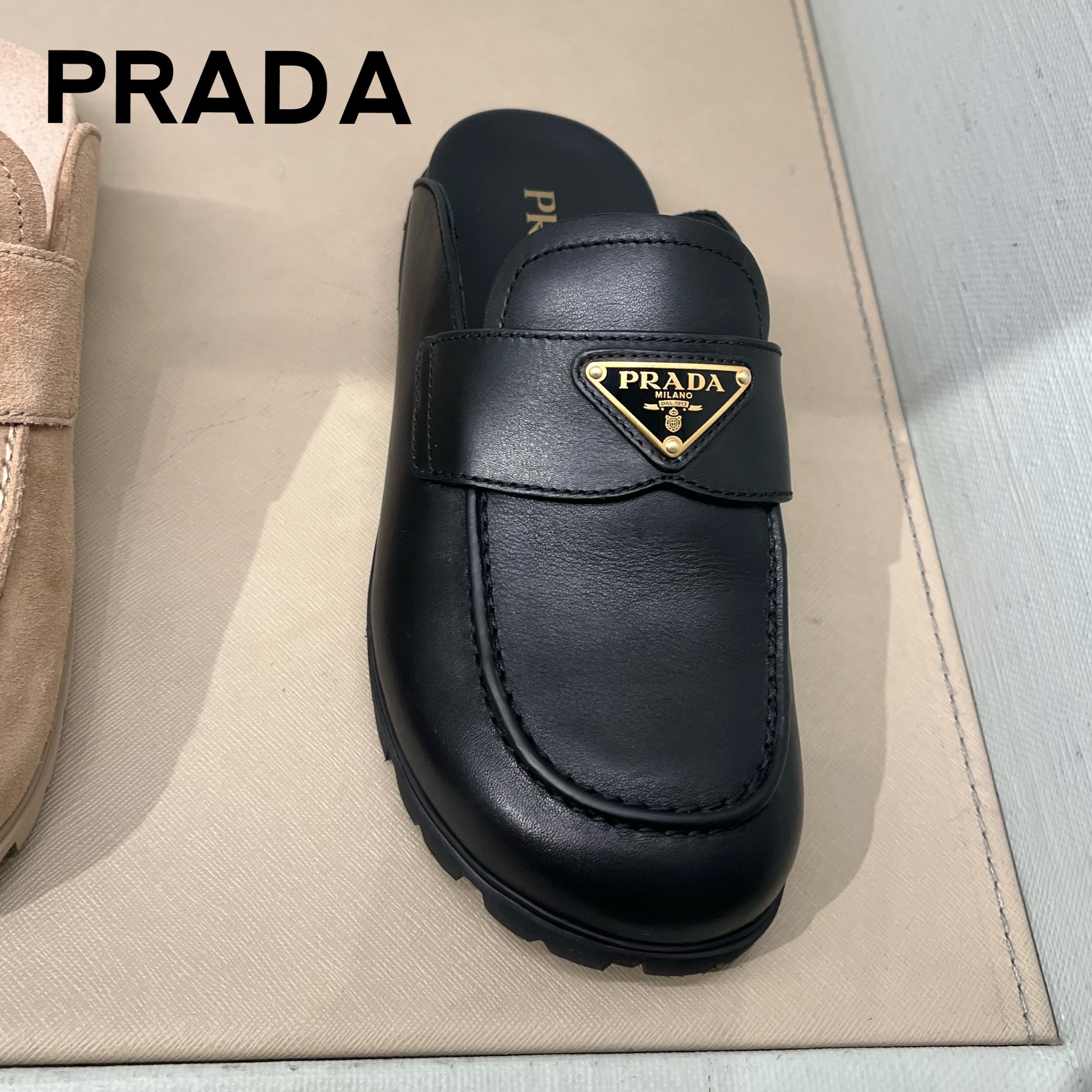 【PRADA】トライアングルロゴ★サボサンダル