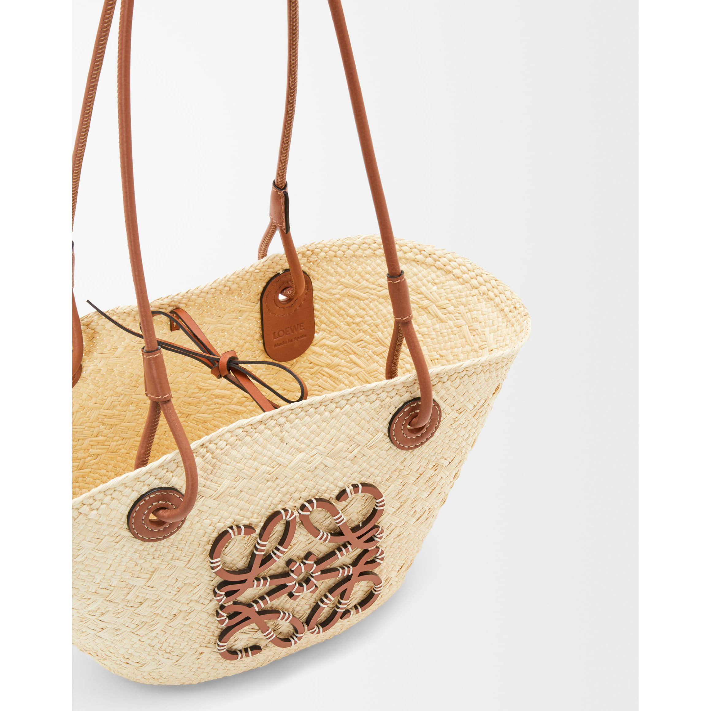 LOEWE 直営店 アナグラムバスケットバッグ Iraca パーム LOEWE直営店 小さなアナグラムバスケットバッグパーム