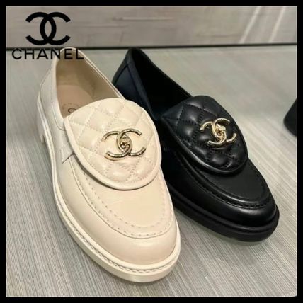 ホワイト（白）系 CHANEL(シャネル) ローファー