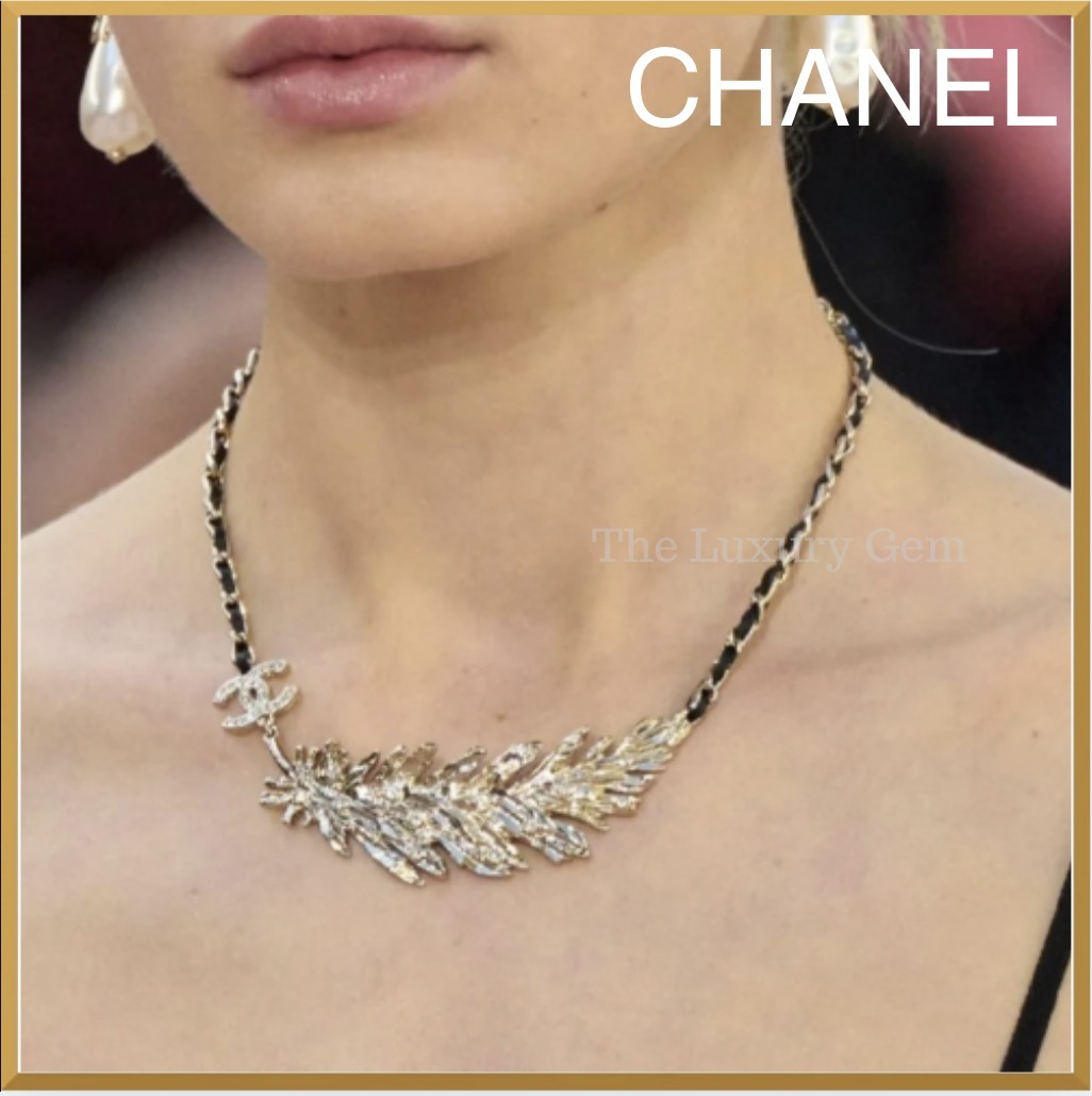 CHANEL レザー クリスタルリーフ ネックレス