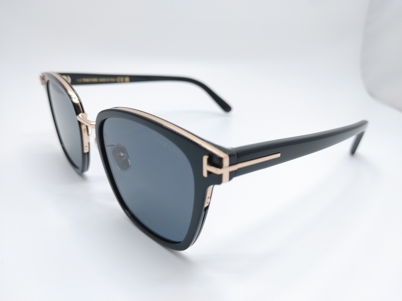【TOM FORD】TF1248K☆★完璧なスタイル完成! TOM FORD】☆TF1248K 01A - 豪華なプレミアムサングラス☆
