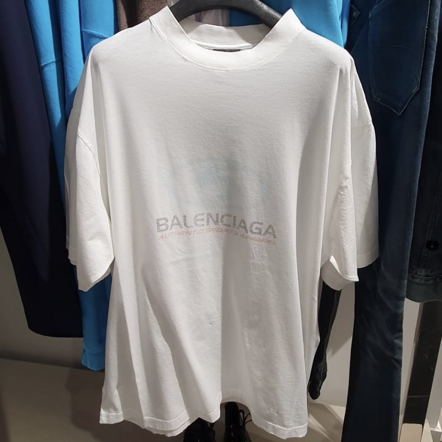 直営店☆BALENCIAGA☆ ミディアムフィット ロゴ Tシャツ / WHITE
