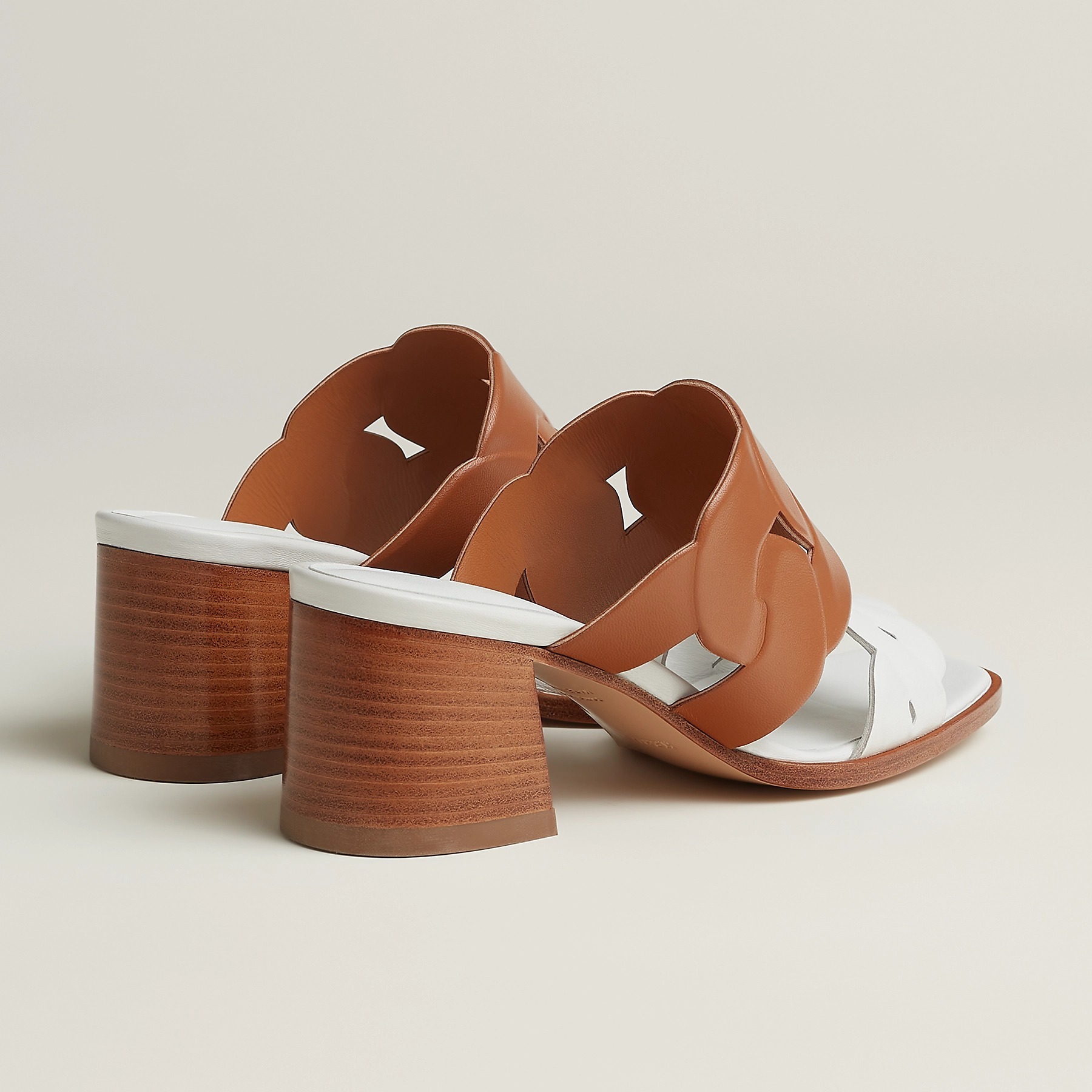 【上品と気品が輝く大人の足元】HERMES サンダル《ギャビー》60