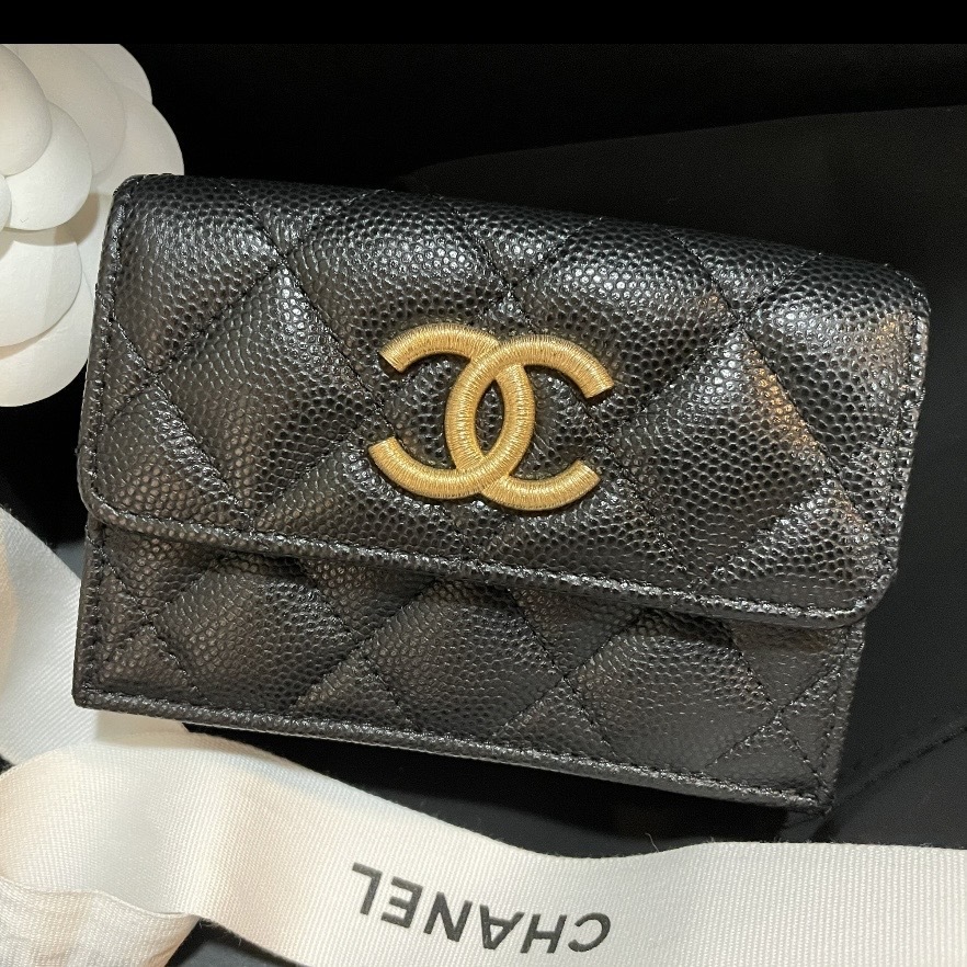 **25P 高級感あるロゴ**【CHANEL 】スモールフラップウォレット 楽天市場】シャネル CHANEL 財布 二つ折り財布 AP0231 Y01864