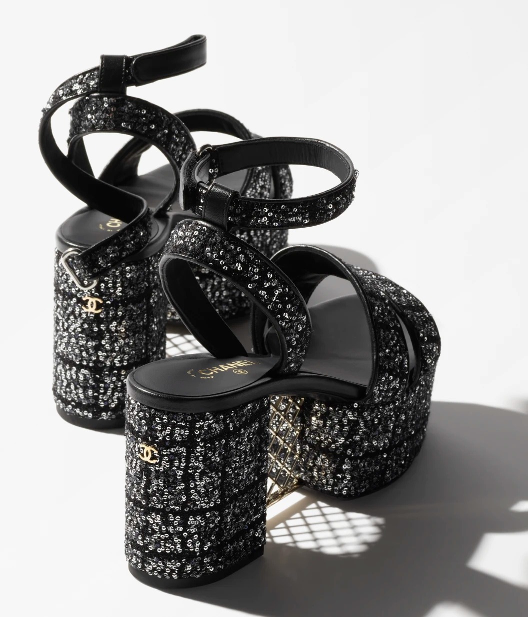 《高級感のあるデザイン♪》CHANEL サンダル