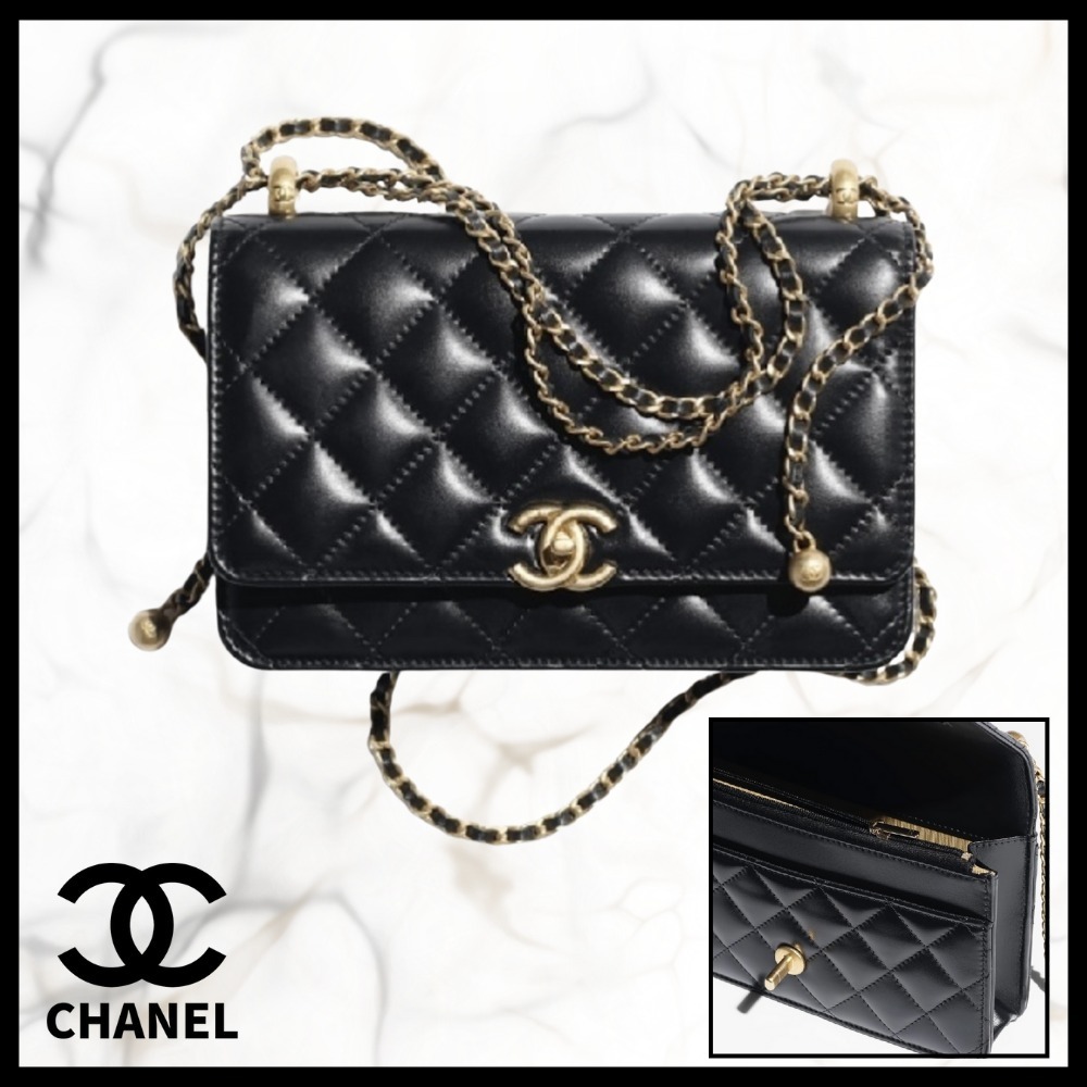 【CHANEL】高級感のある光沢デザイン★25ss チェーンウォレット