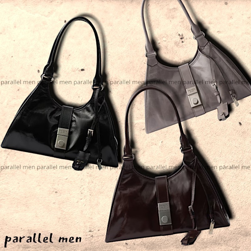 【PRADA】台形シルエット ミディアム レザー トートバッグ