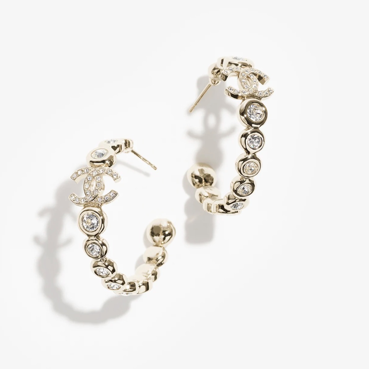 揺れるたびにシャネルの輝き】CHANEL フープピアス
