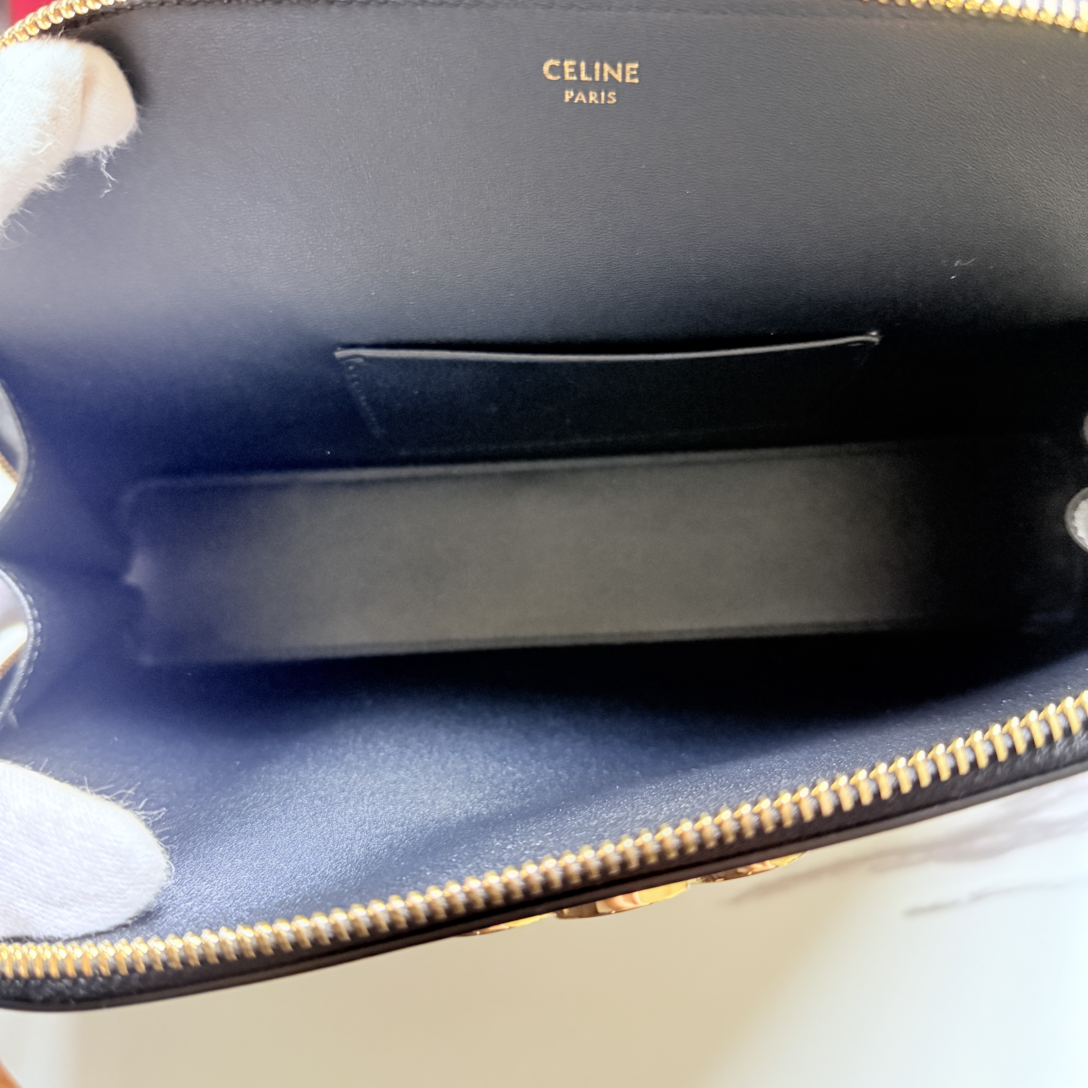 公式の店舗 CELINE 在庫限り トリオンフ シャイニーカーフスキン / ポーチ バッグ