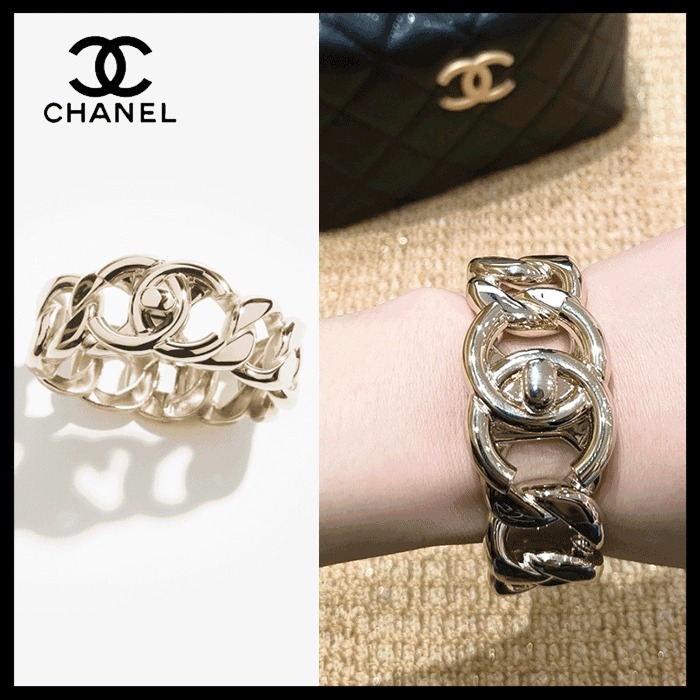【25SS☆手元を華やかに☆】CHANEL ターンロック バングル