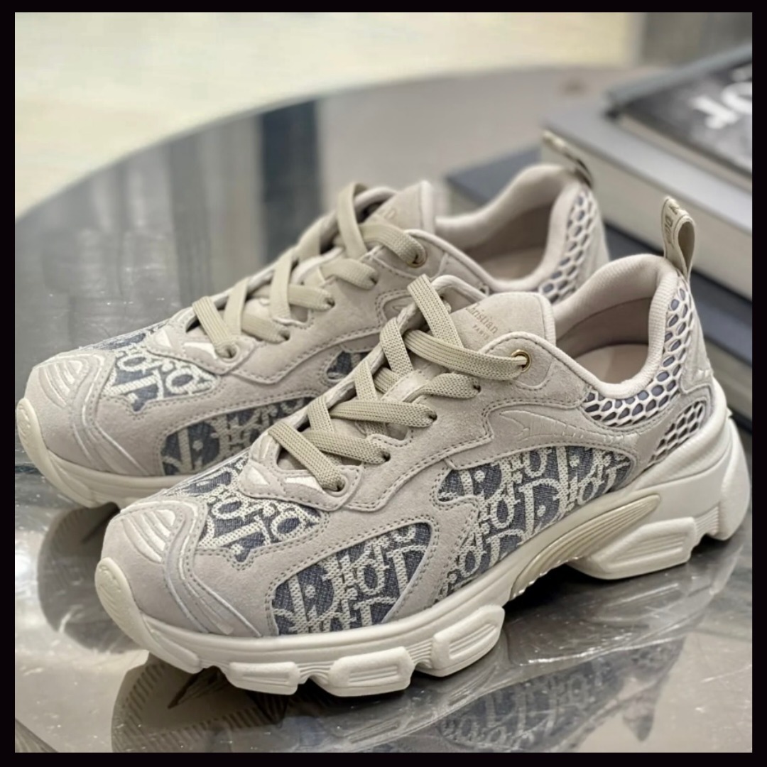 【カジュアルに可愛く履ける♪】Dior スニーカー