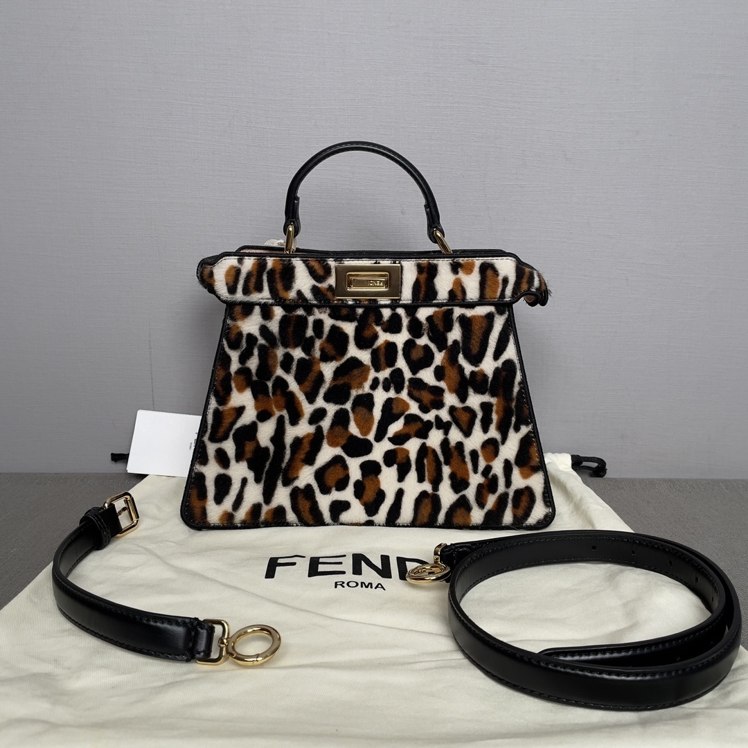 ★送料込★FENDI ピーカブー ISeeU スモール バッグ ヒョウ柄