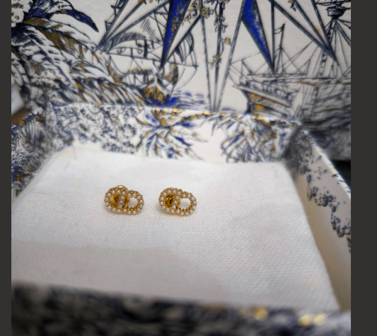 DIOR パ―ルがお洒落なピアス★