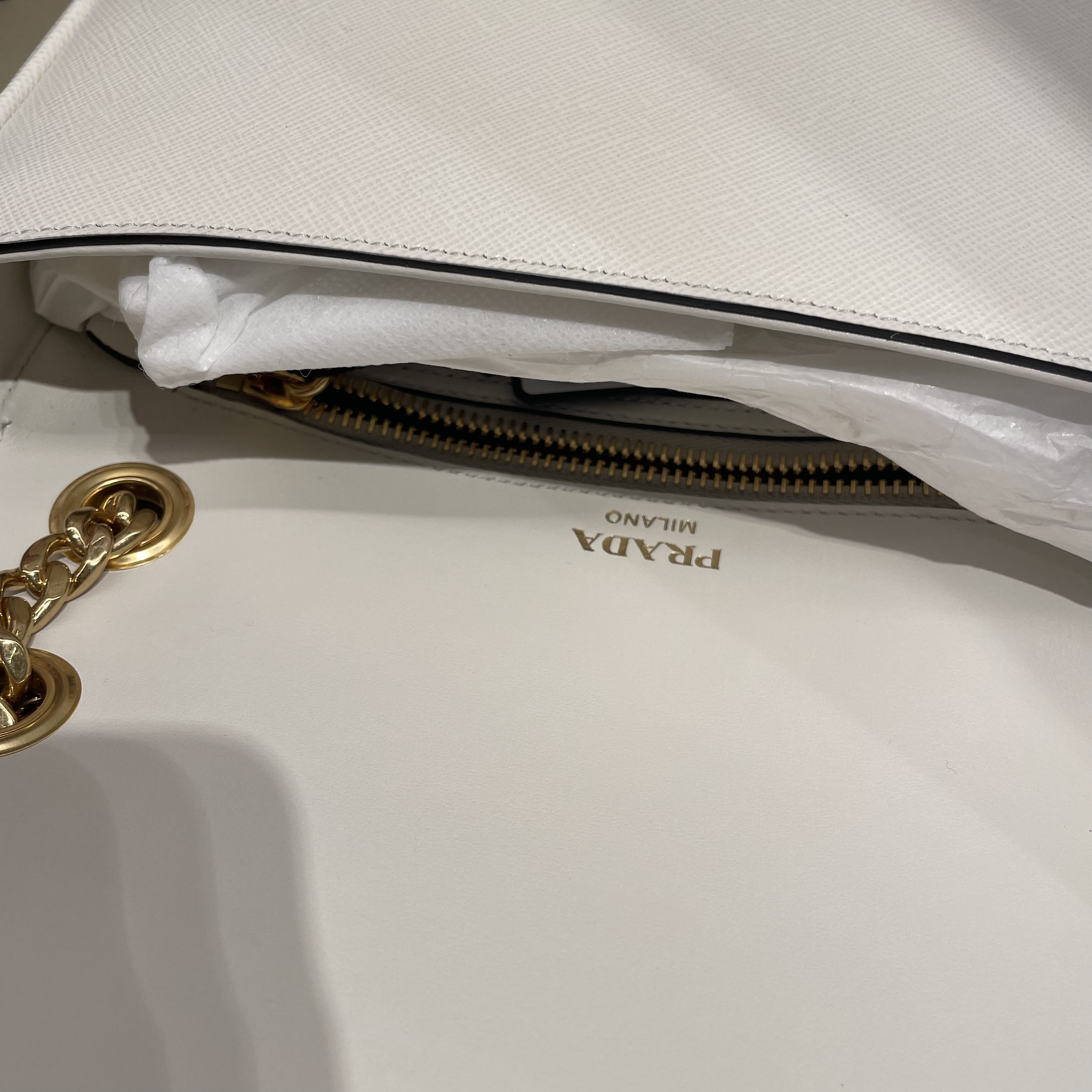 【VIPセール！】PRADAサフィアノフラップショルダー VIPセール！人気】PRADA（プラダ）ショルダーバッグ