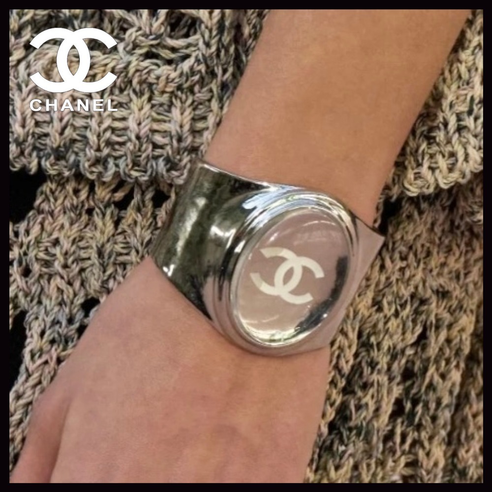 【シルバー好きには必見アイテム♥】 CHANEL バングル