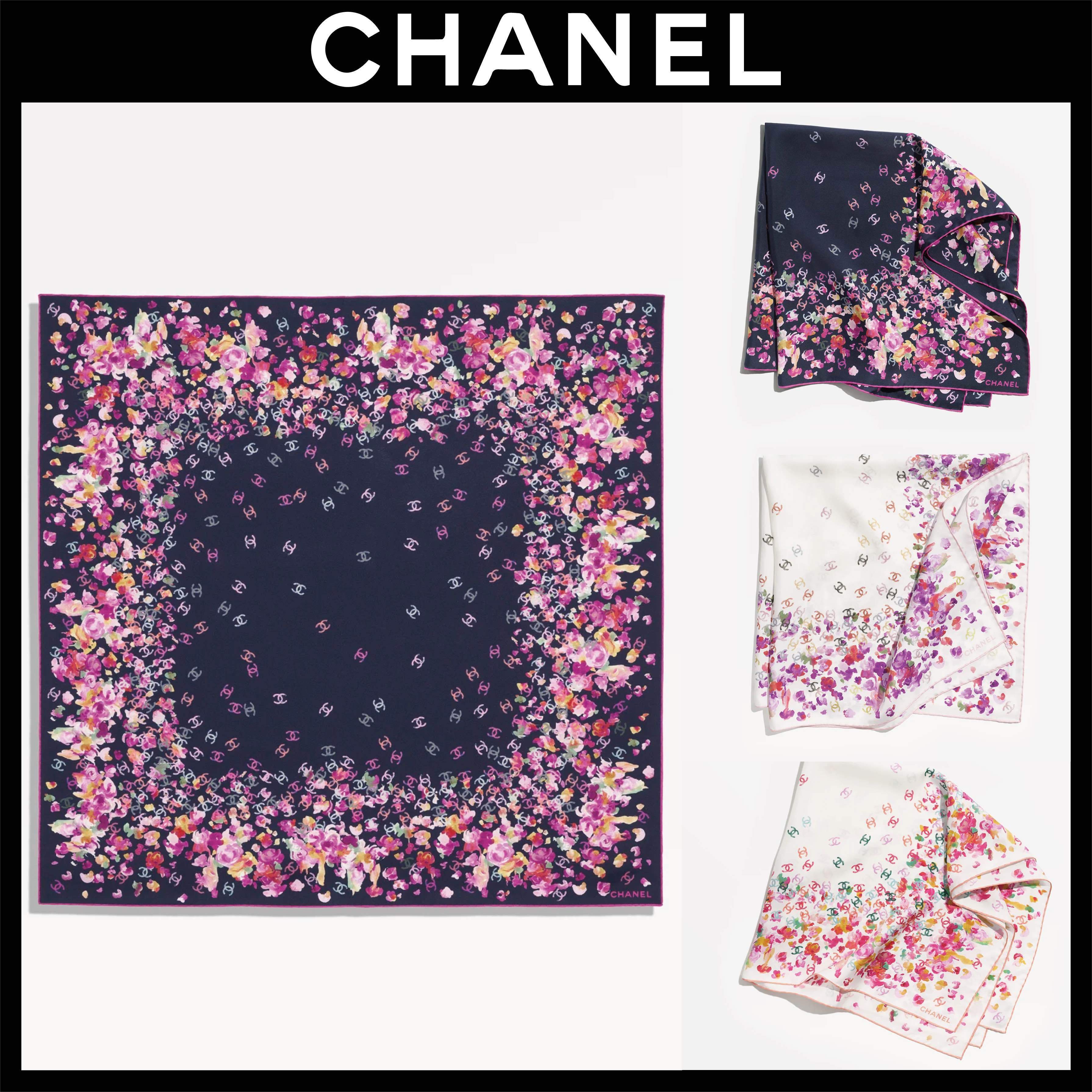 小花とロゴが躍る♪ CHANEL スカーフ Silk Twill