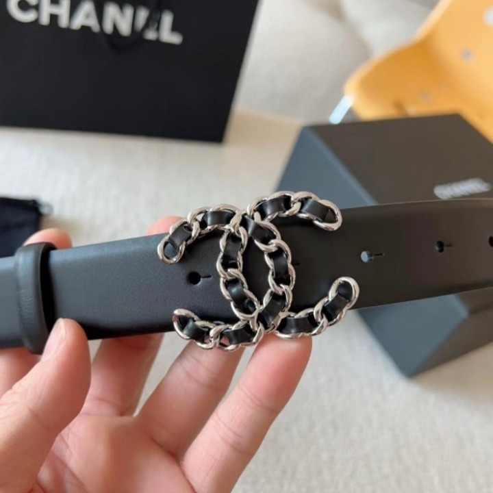 《ワンポイントに合わせやすい♥》CHANEL ベルト