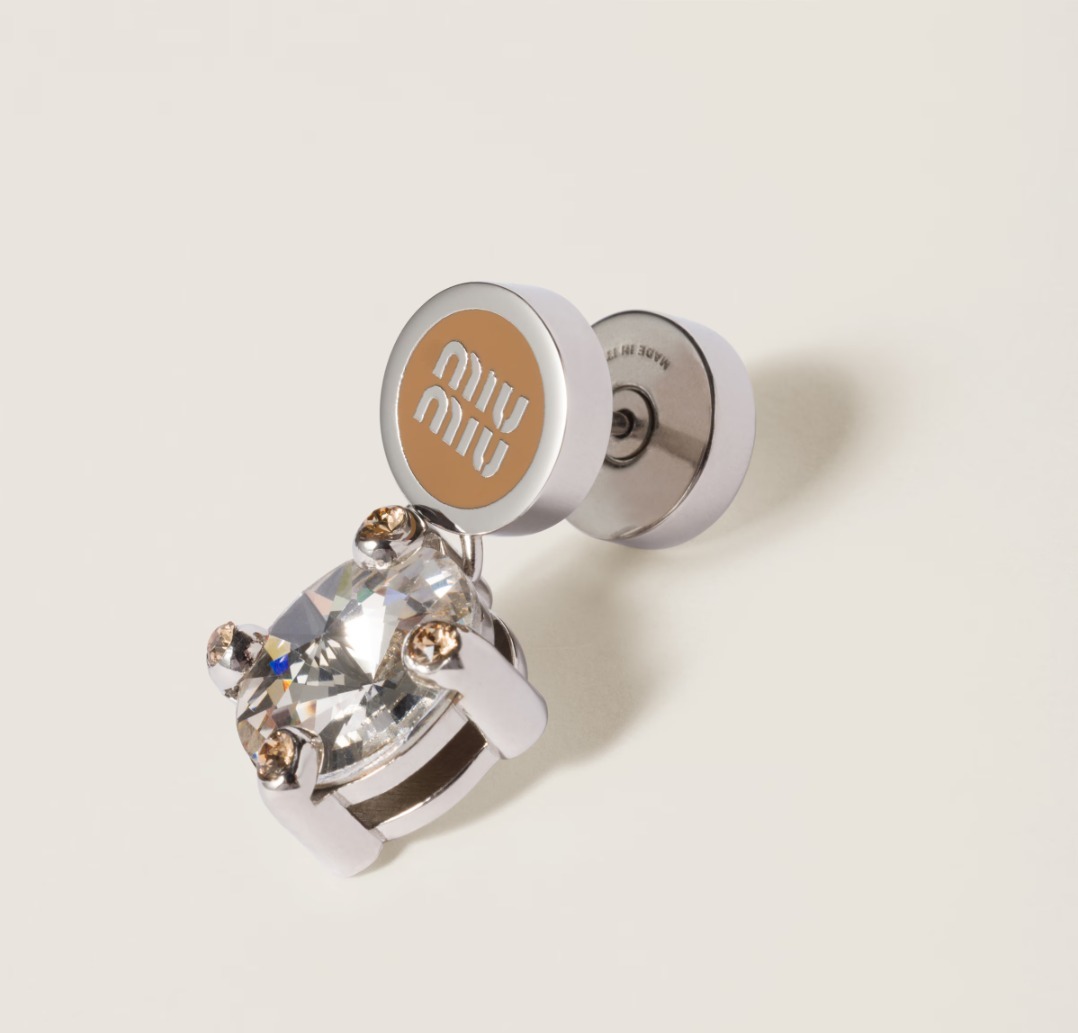 すぐ届く【MIUMIU】クリスタル付 メタル ピアス 上品かつ存在感