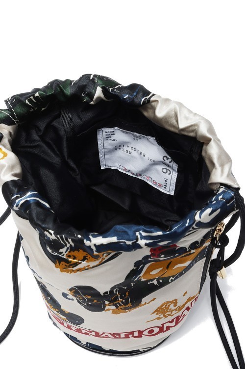 タキマキ愛用《Sacai》ユニセックス★Car Race print 巾着バッグ