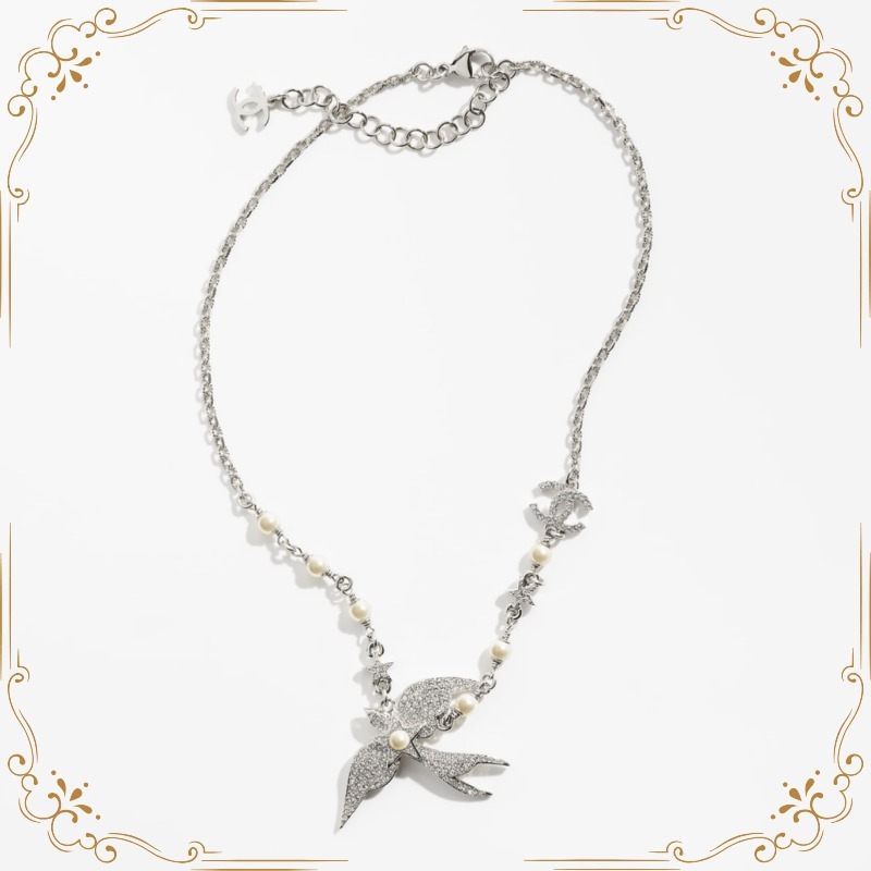 ★飛び立つ鳥の躍動感★【CHANEL】ラインストーンネックレス