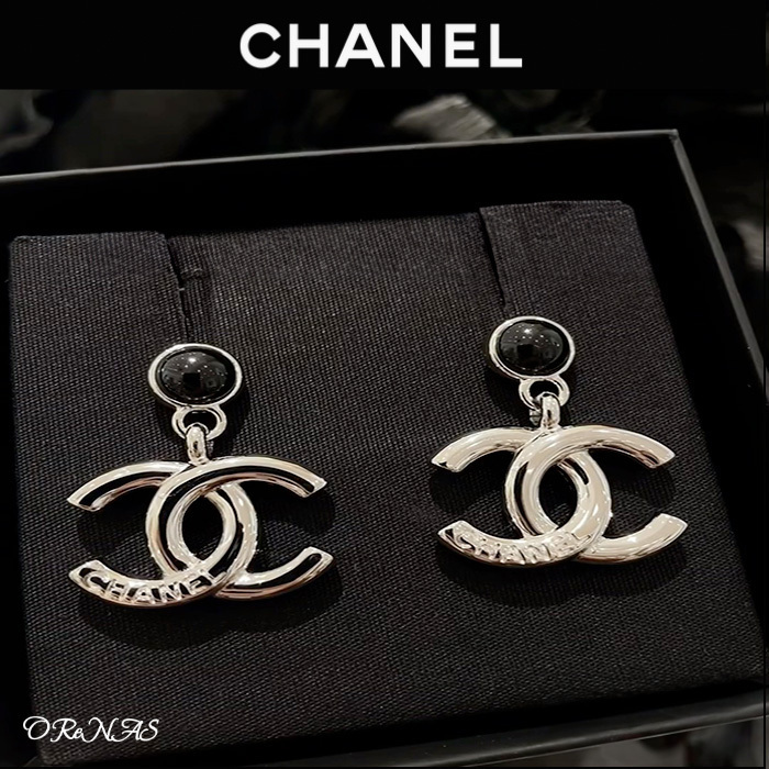 【シンプルでありながら特別】CHANEL ピアス