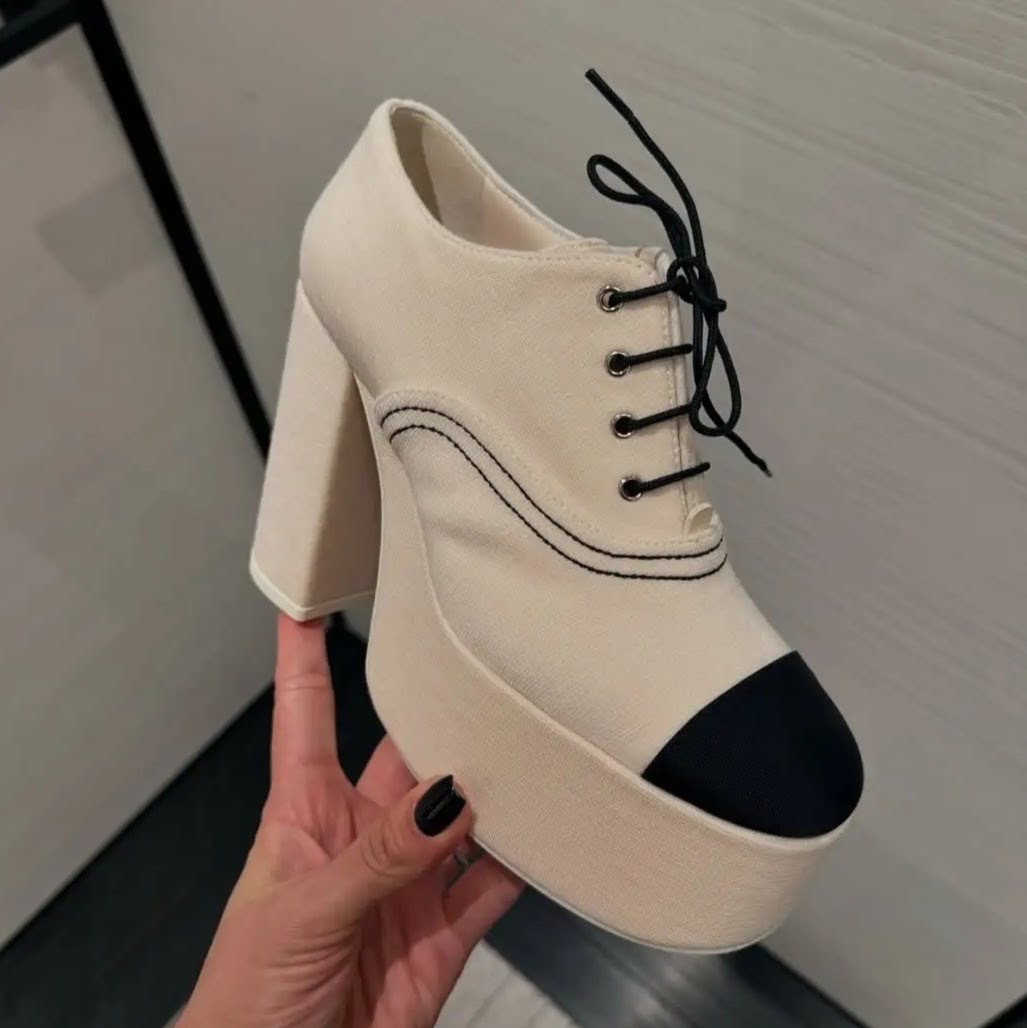 お洒落なバイカラーで美脚効果♡【CHANEL】厚底サンダル お洒落なバイカラーで美脚効果♡【CHANEL】厚底サンダル